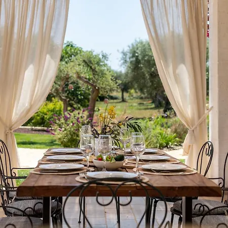 Trulli Ericla Villa *