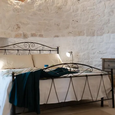 Trulli Ericla Villa *